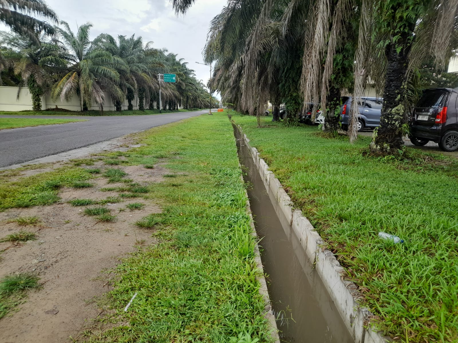 Pembangunan Drainase Diduga Dikerjakan Asal-asalan, Air Tergenang dan Tak Mengalir