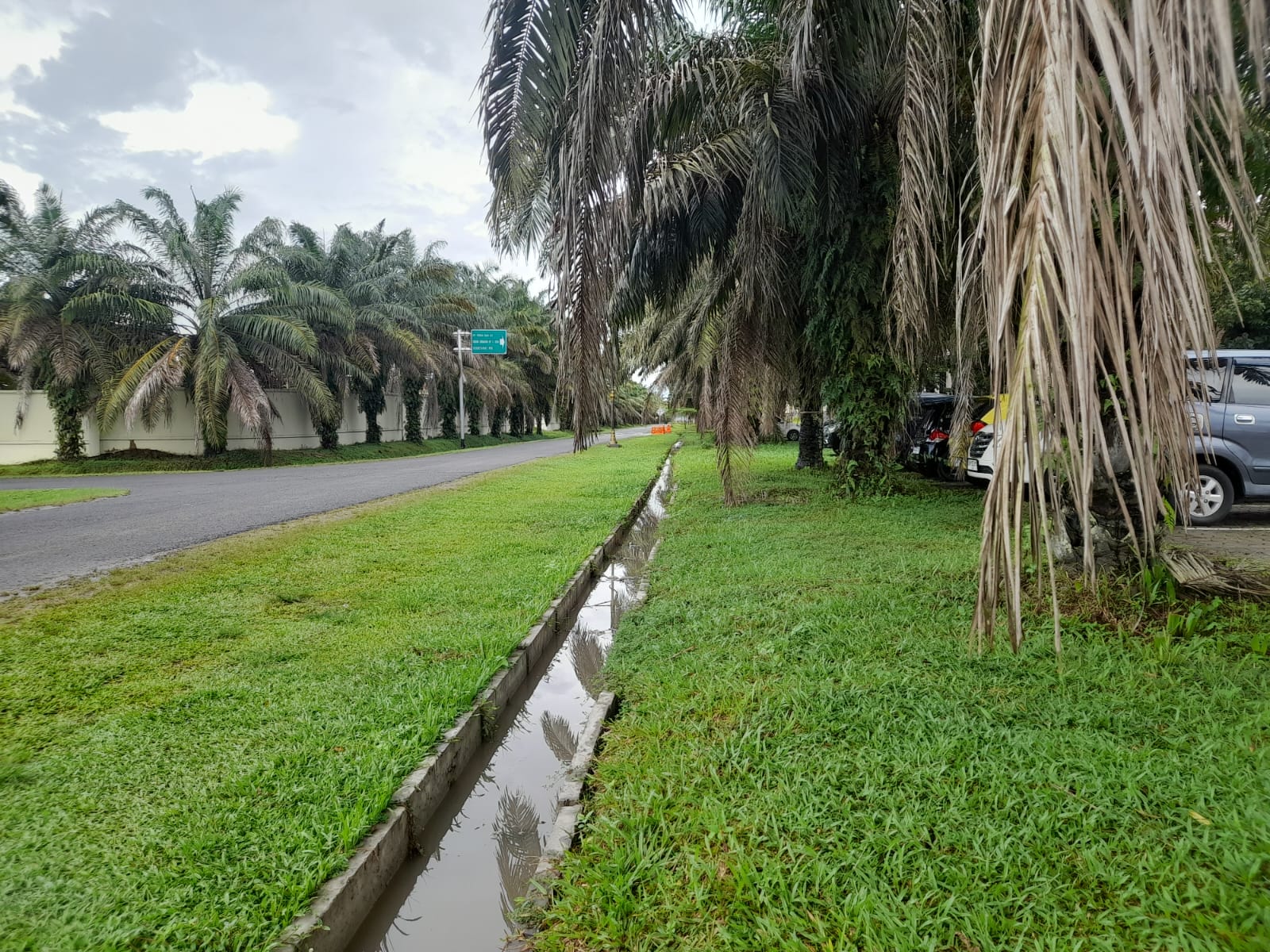 Pembangunan Drainase Diduga Dikerjakan Asal-asalan, Air Tergenang dan Tak Mengalir