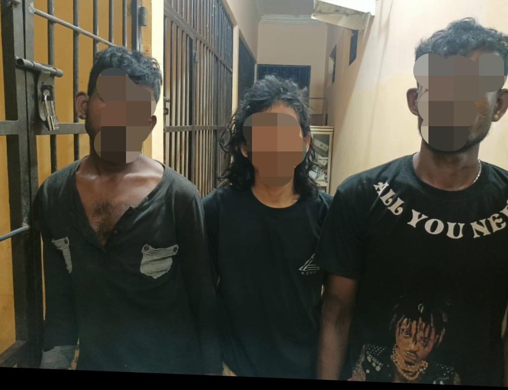 Tiga Pencuri Kabel Eks Plaza Delimas Ditangkap Polisi Tiga Pencuri Kabel Eks Plaza Delimas Ditangkap Polisi