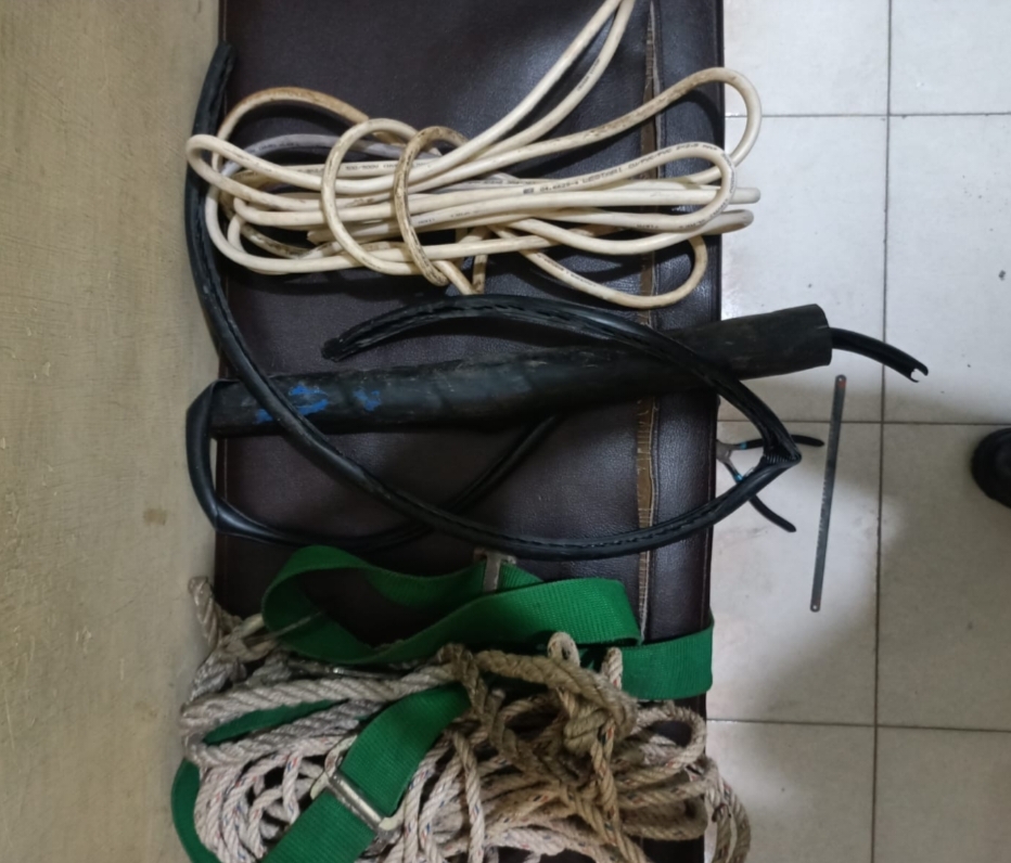 Tiga Pencuri Kabel Eks Plaza Delimas Ditangkap Polisi Tiga Pencuri Kabel Eks Plaza Delimas Ditangkap Polisi