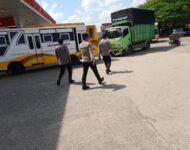Polsek Indralaya Antisipasi Kemacetan dan Penumpukan Kendaraan Akibat Antrean Panjang di SPBU H. Romi Herton