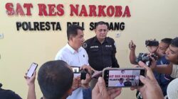 Kasat Res Narkoba Polresta Deli Serdang Paparkan Kronologi Pengungkapan Penanaman Ganja di Tanjung Morawa Kasat Res Narkoba Polresta Deli Serdang Paparkan Kronologi Pengungkapan Penanaman Ganja di Tanjung Morawa