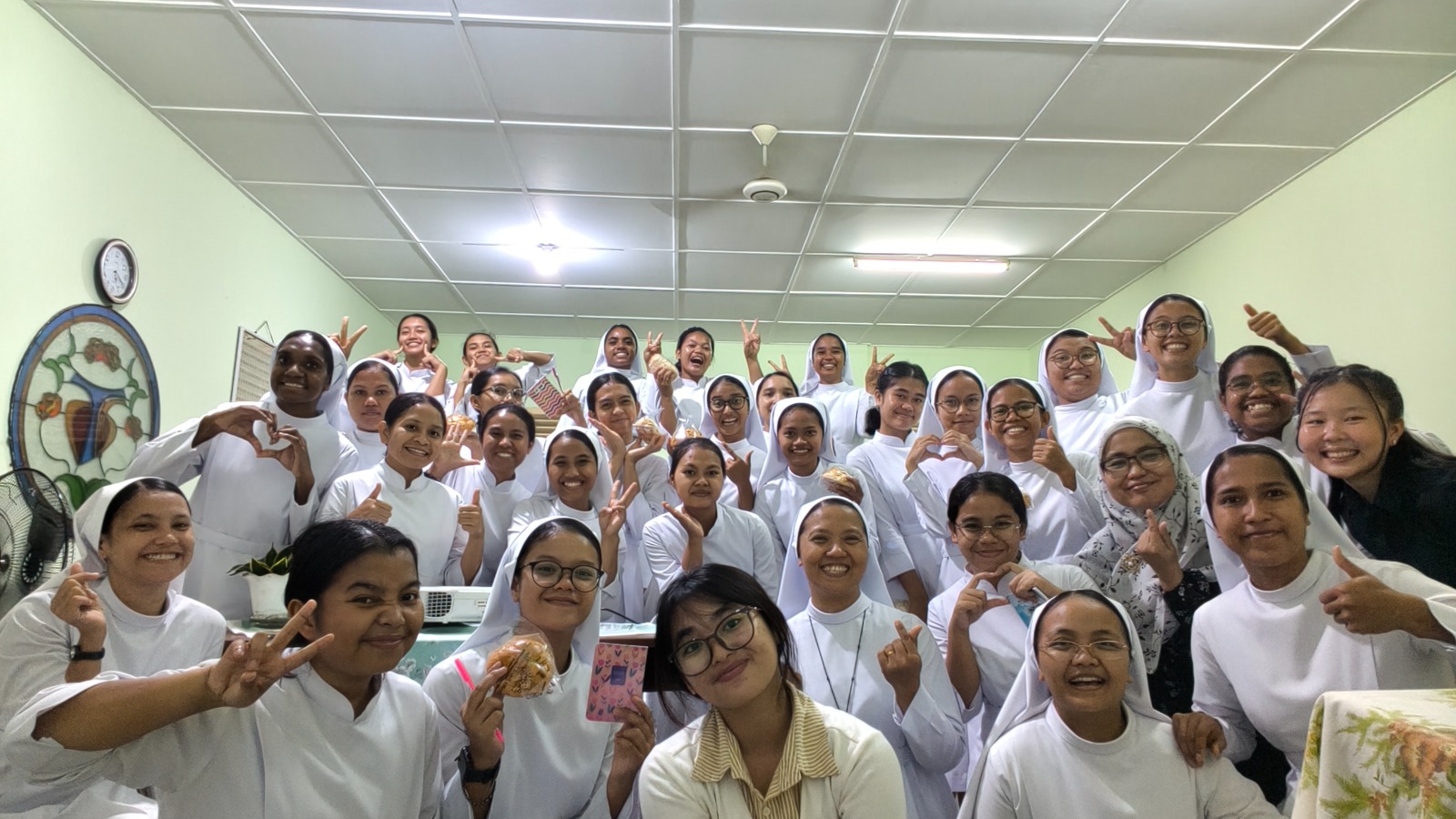 Postulan dan Novis St. Bonaventura Mengikuti Pelatihan Penulisan Doa Sederhana dalam Bahasa Inggris bersama Dosen dan Mahasiswa PBI UKMC Postulan dan Novis St. Bonaventura Mengikuti Pelatihan Penulisan Doa Sederhana dalam Bahasa Inggris bersama Dosen dan Mahasiswa PBI UKMC