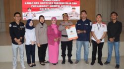 Kapolres Ogan Ilir Pimpin Wisuda Purnabakti Kompol Herman, Beri Penghormatan Terakhir dan Apresiasi Pengabdian