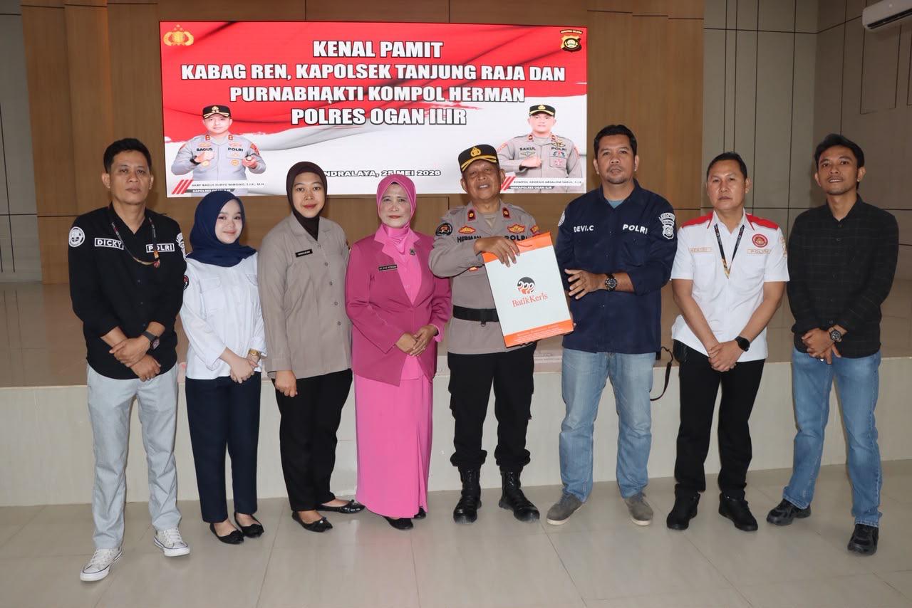 Kapolres Ogan Ilir Pimpin Wisuda Purnabakti Kompol Herman, Beri Penghormatan Terakhir dan Apresiasi Pengabdian