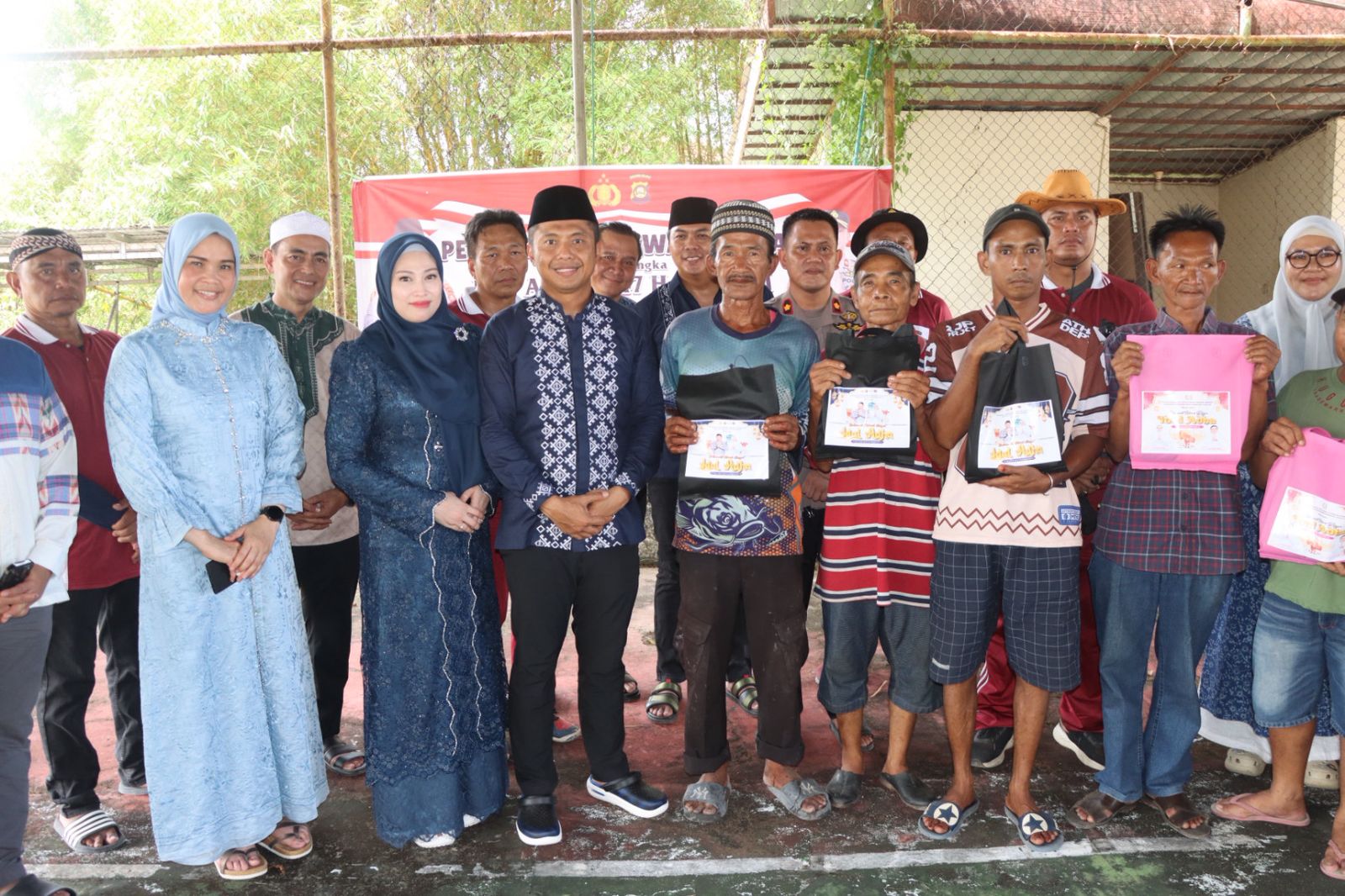 POLRES OGAN ILIR GELAR PEMOTONGAN 7 EKOR SAPI QURBAN, WUJUD KEPEDULIAN DAN KEBERSAMAAN DENGAN MASYARAKAT