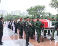 Kasad Beri Penghormatan Terakhir kepada Jenderal TNI (Purn) Ryamizard Ryacudu