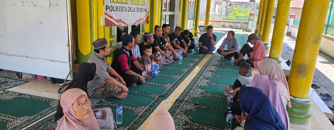 Satres Narkoba Polresta Deli Serdang Gelar Jumat Curhat Dan Berikan Tali Asih Kepada Anak Yatim