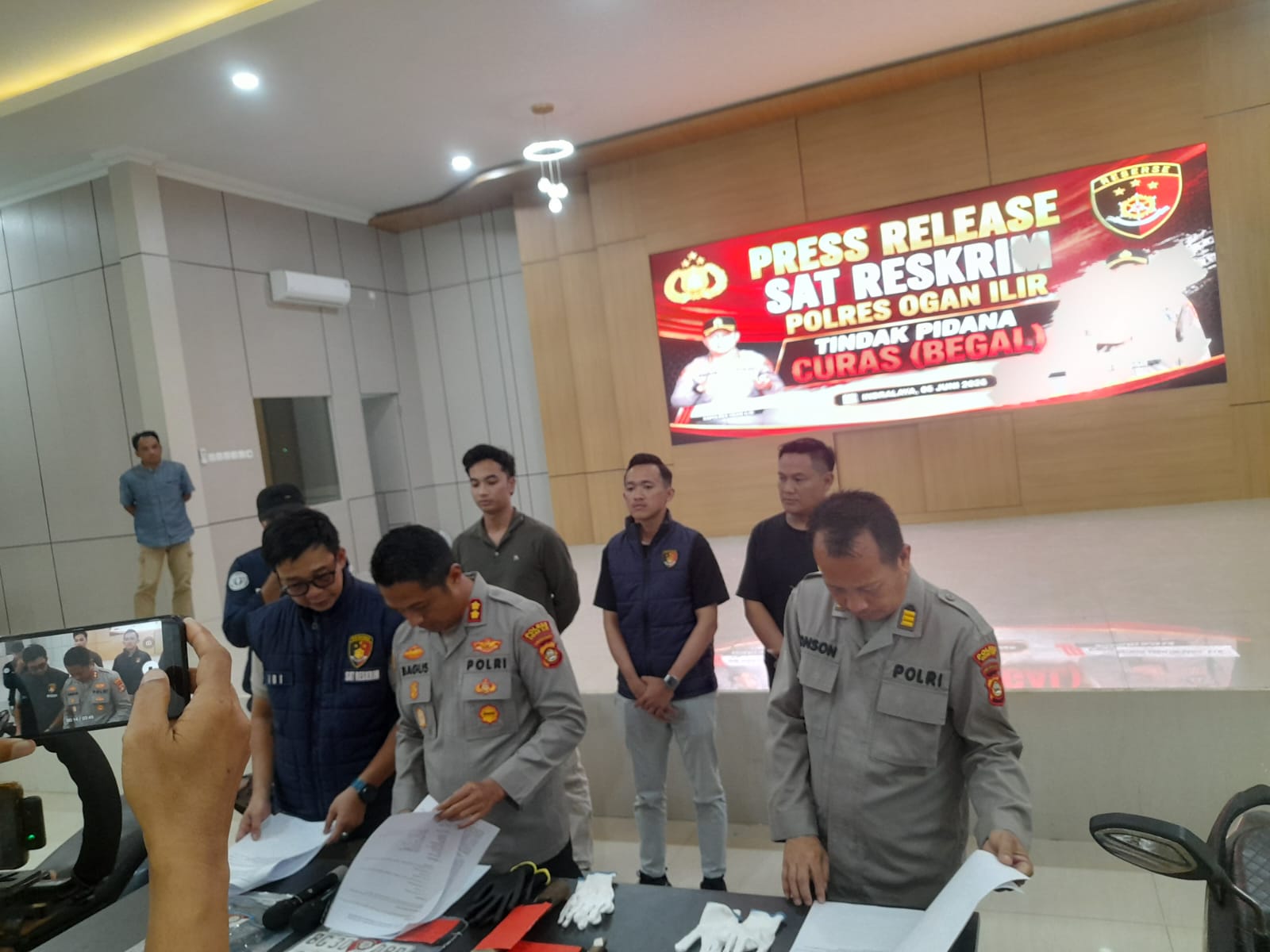 Polisi Tangkap Pelaku Begal Yang Meresakan Warga Pemulutan