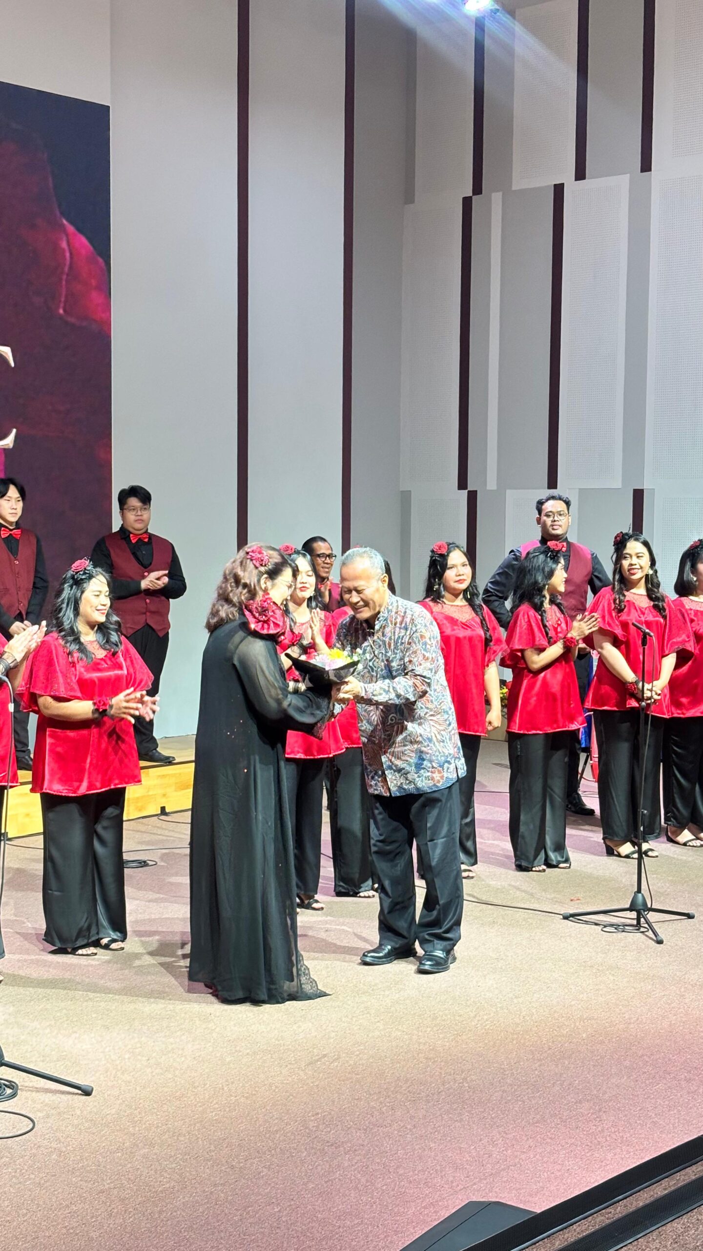 Hampir Seribu Penonton Padati Konser Colours Choir Bertajuk "MIGNONETTE", Sukses Obati Kerinduan Musik di Bumi Sriwijaya Hampir Seribu Penonton Padati Konser Colours Choir Bertajuk "MIGNONETTE", Sukses Obati Kerinduan Musik di Bumi Sriwijaya