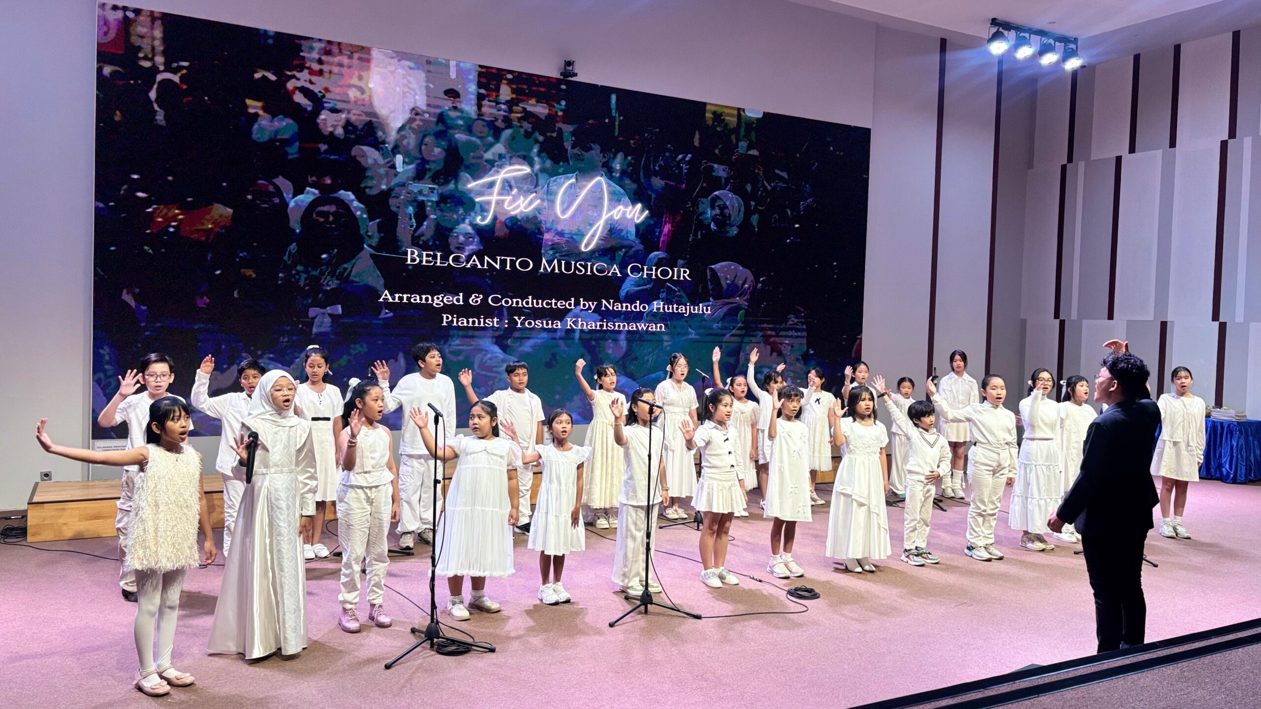Hampir Seribu Penonton Padati Konser Colours Choir Bertajuk "MIGNONETTE", Sukses Obati Kerinduan Musik di Bumi Sriwijaya Hampir Seribu Penonton Padati Konser Colours Choir Bertajuk "MIGNONETTE", Sukses Obati Kerinduan Musik di Bumi Sriwijaya