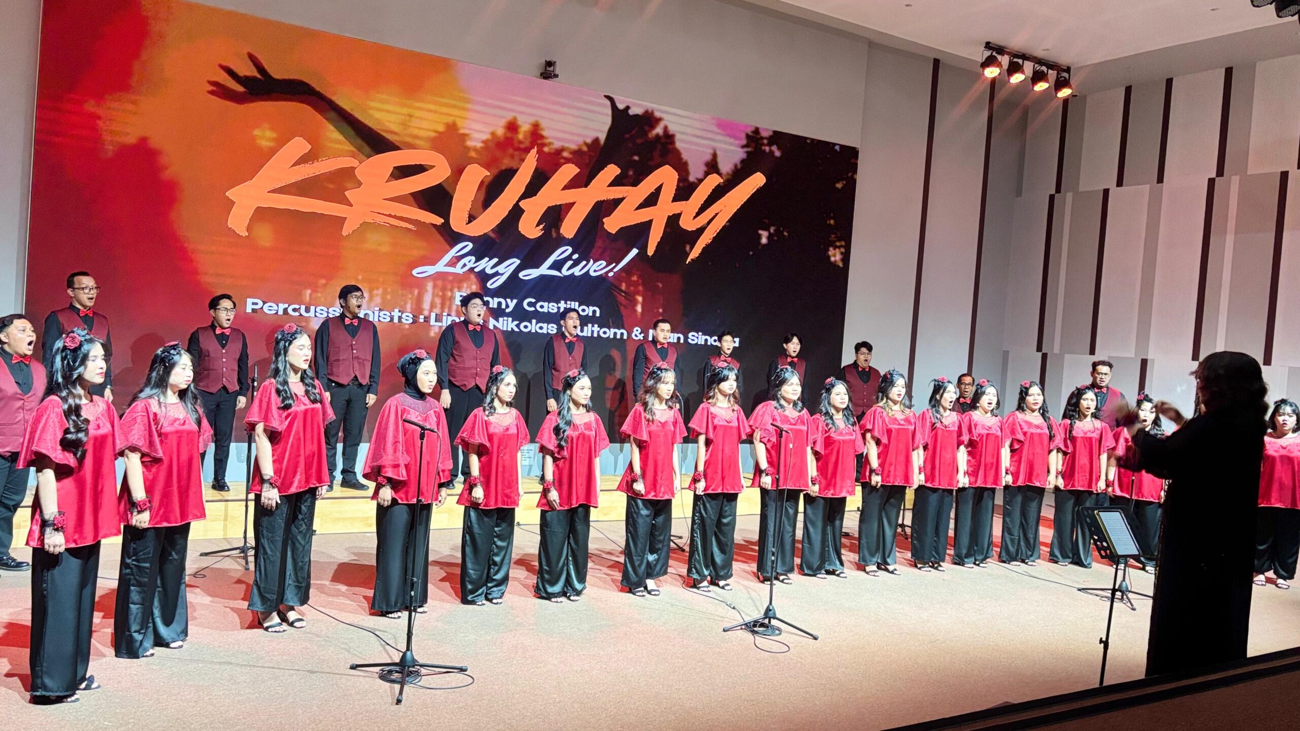 Hampir Seribu Penonton Padati Konser Colours Choir Bertajuk "MIGNONETTE", Sukses Obati Kerinduan Musik di Bumi Sriwijaya Hampir Seribu Penonton Padati Konser Colours Choir Bertajuk "MIGNONETTE", Sukses Obati Kerinduan Musik di Bumi Sriwijaya
