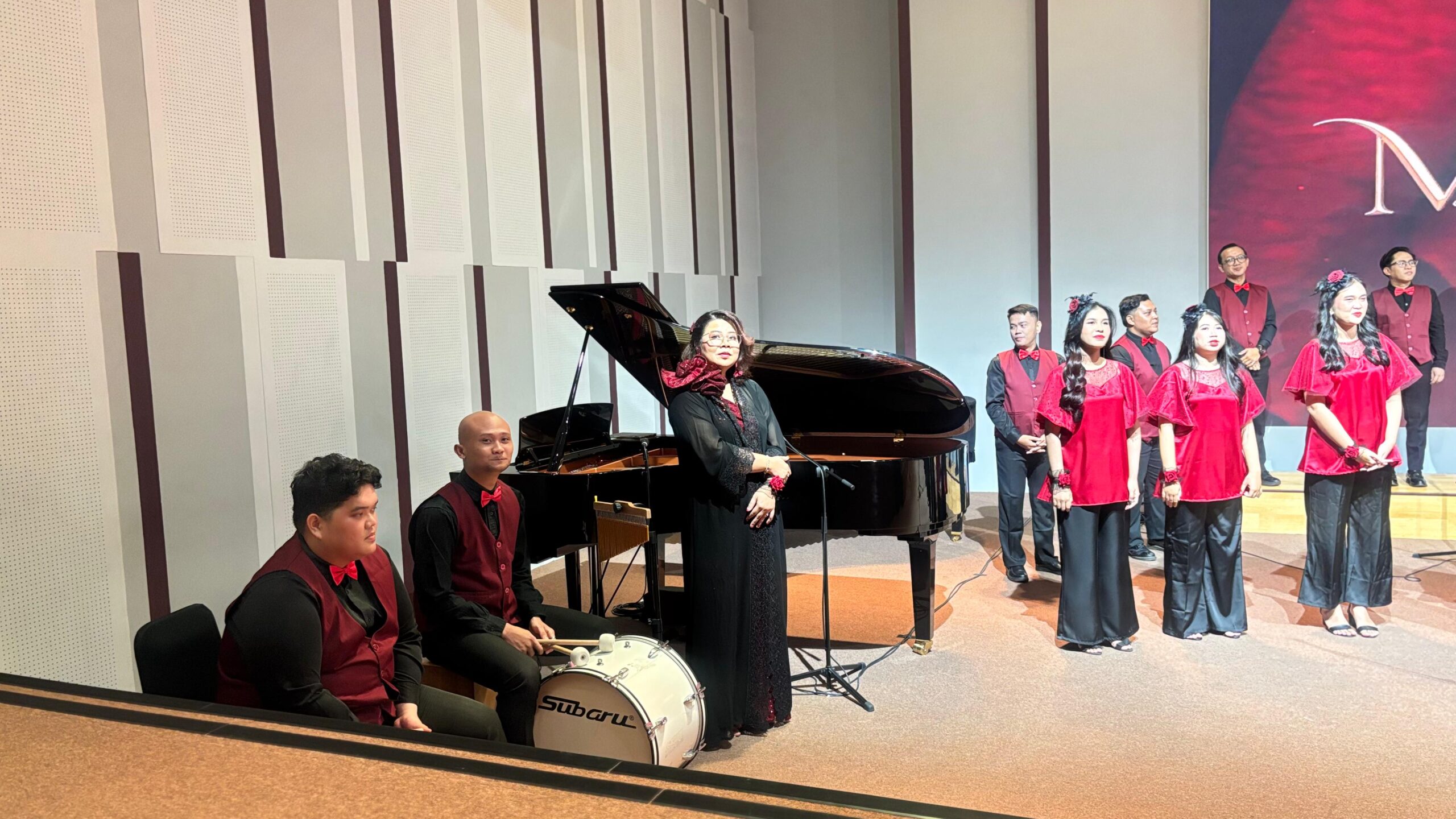Hampir Seribu Penonton Padati Konser Colours Choir Bertajuk "MIGNONETTE", Sukses Obati Kerinduan Musik di Bumi Sriwijaya Hampir Seribu Penonton Padati Konser Colours Choir Bertajuk "MIGNONETTE", Sukses Obati Kerinduan Musik di Bumi Sriwijaya