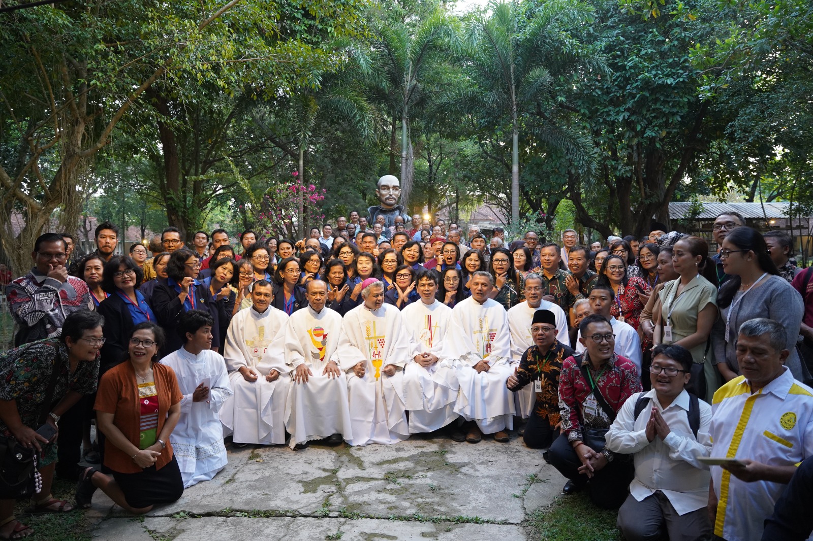 Seruan Moral: Sebuah Koreksi Persaudaraan Forum Masyarakat Katolik Indonesia Seruan Moral: Sebuah Koreksi Persaudaraan Forum Masyarakat Katolik Indonesia