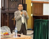 Dr MONANG SIMARMATA SpM Presentasikan PENTAKIT MATA dan ANCAMAN KEBUTAAN pada KONVENT PELAYAN PENUH WAKTU HKBP DISTRIK VIII JAKARTA