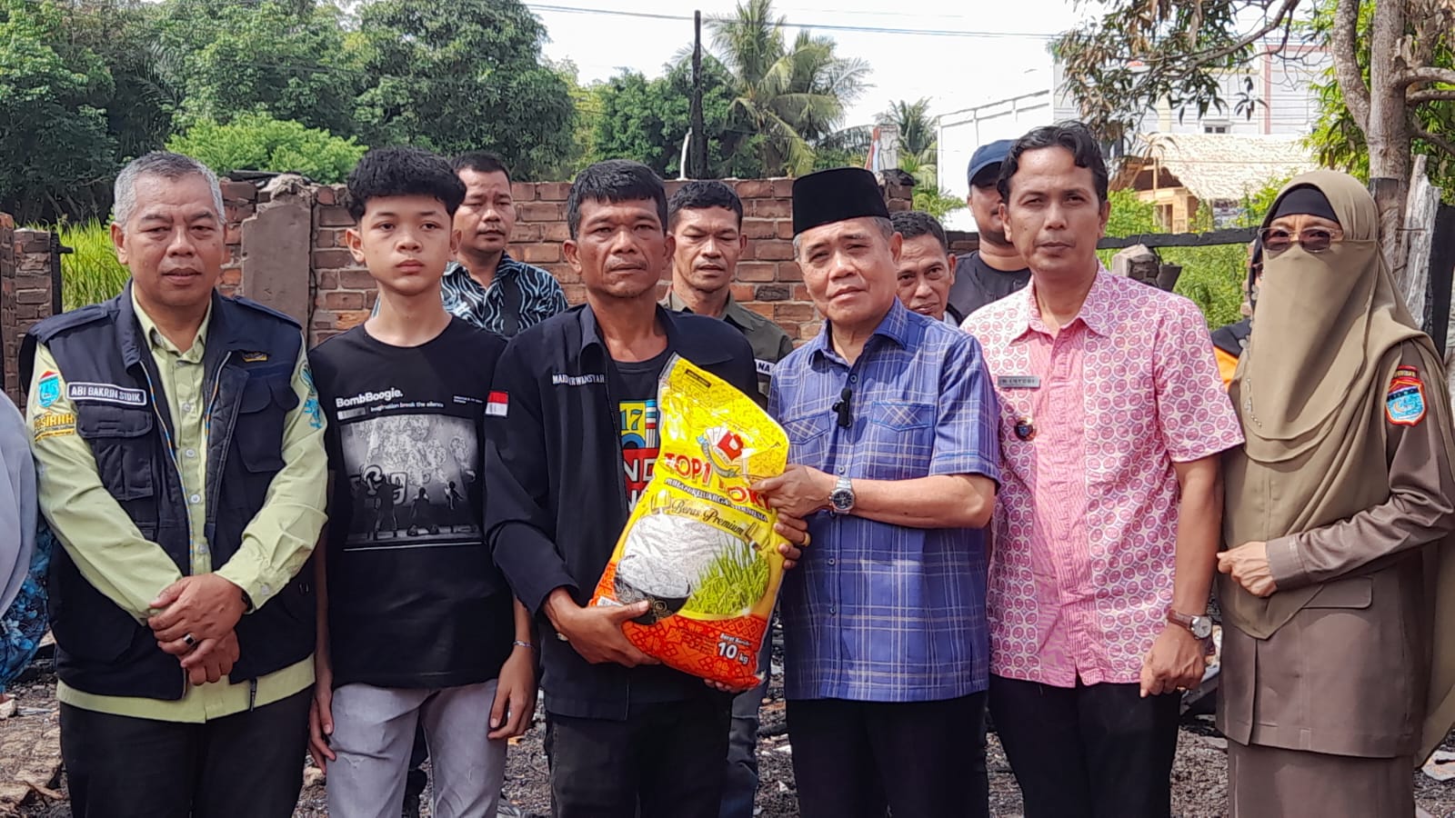 Wabup Ogan Ilir Ardani Tinjau Lokasi Kebakaran Rumah Sekjen PWI OI di Pulau Semambu Wabup Ogan Ilir Ardani Tinjau Lokasi Kebakaran Rumah Sekjen PWI OI di Pulau Semambu