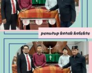 OH SIMARMATA SH OPUNG REINER PARLINDUNGAN SERAHKAN 2 ULOS RAGI HOTANG UNTUK PENUTUP KOTAK KOLEKTE HKBP LUMBAN SUHI SUHI – SAMOSIR