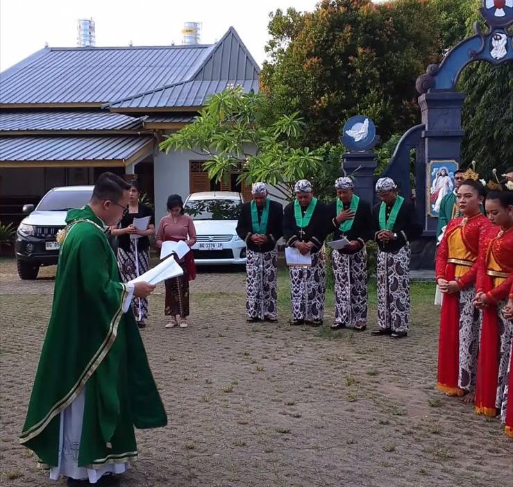Ratusan Umat Katolik Paroki St Petrus Kenten Gelar Misa Inkulturasi Berbalut Budaya Jawa
