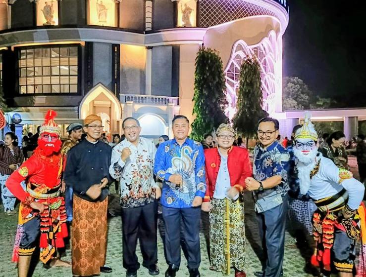 Ratusan Umat Katolik Paroki St Petrus Kenten Gelar Misa Inkulturasi Berbalut Budaya Jawa