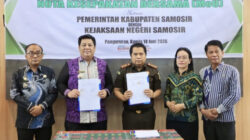 Pemkab Samosir dan Kejari Samosir Perpanjang Kerja Sama Penanganan Masalah Hukum Perdata dan Tata Usaha Negara Pemkab Samosir dan Kejari Samosir Perpanjang Kerja Sama Penanganan Masalah Hukum Perdata dan Tata Usaha Negara