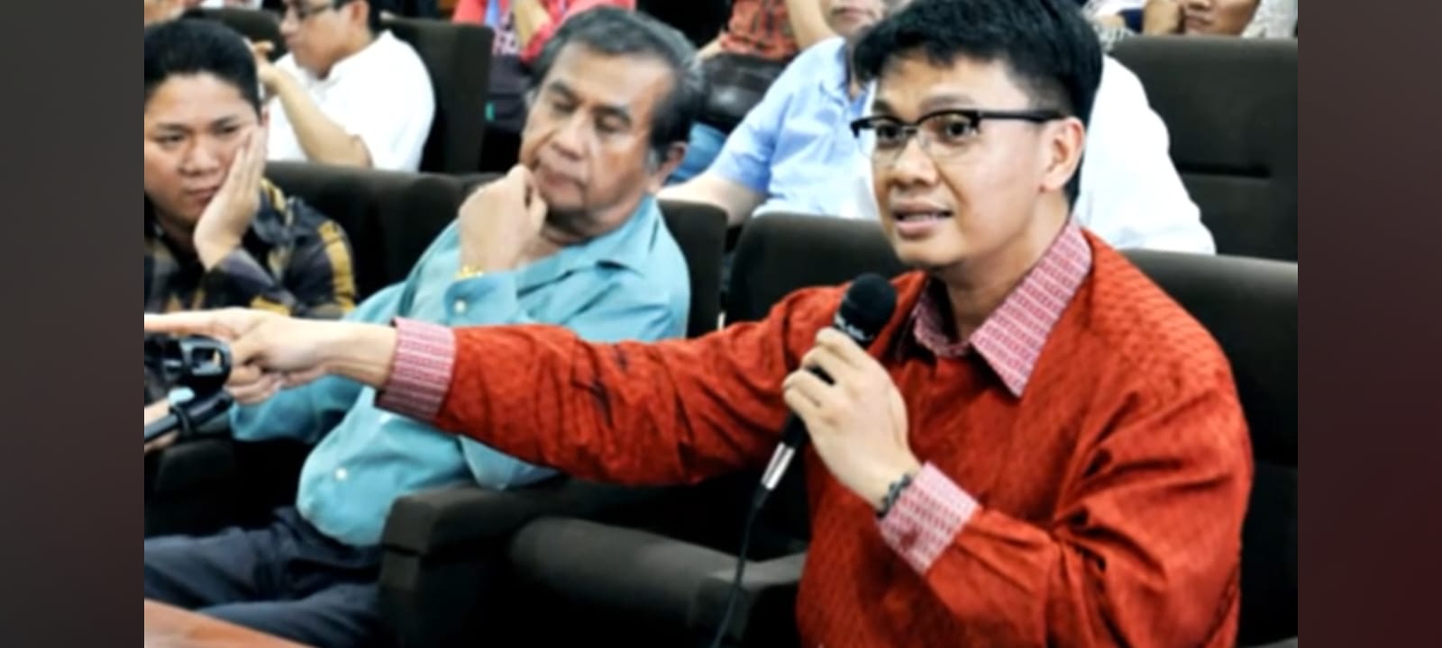 Teori-Teori Politik Sebagai Analisa Berfikir Teori-Teori Politik Sebagai Analisa Berfikir