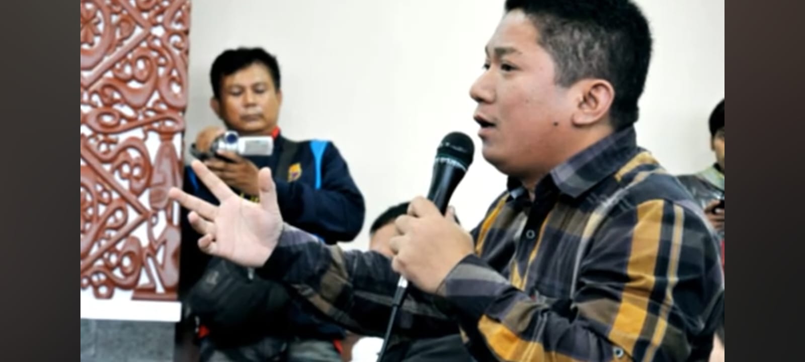 Teori-Teori Politik Sebagai Analisa Berfikir Teori-Teori Politik Sebagai Analisa Berfikir