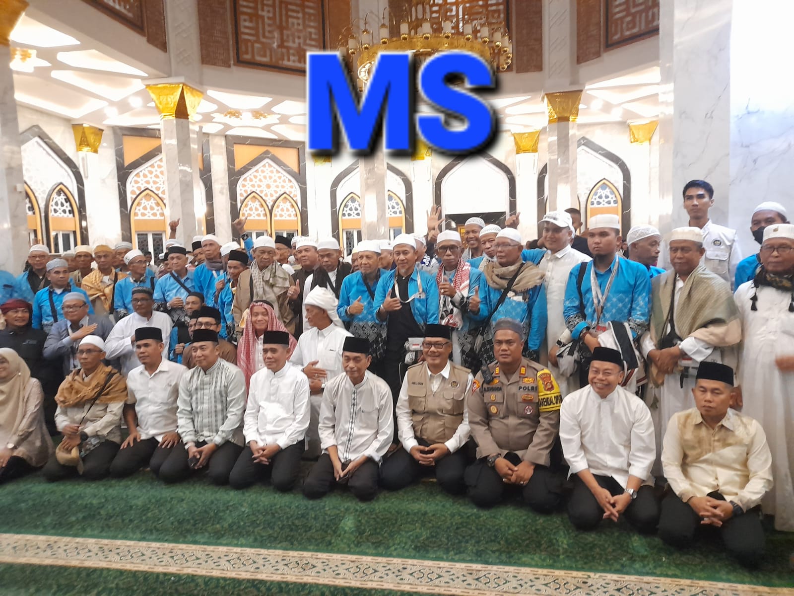 Wabup Ardani Sambut Kedatangan Jamaah Haji Ogan Ilir Kloter ke-14 dari Tanah Suci Wabup Ardani Sambut Kedatangan Jamaah Haji Ogan Ilir Kloter ke-14 dari Tanah Suci
