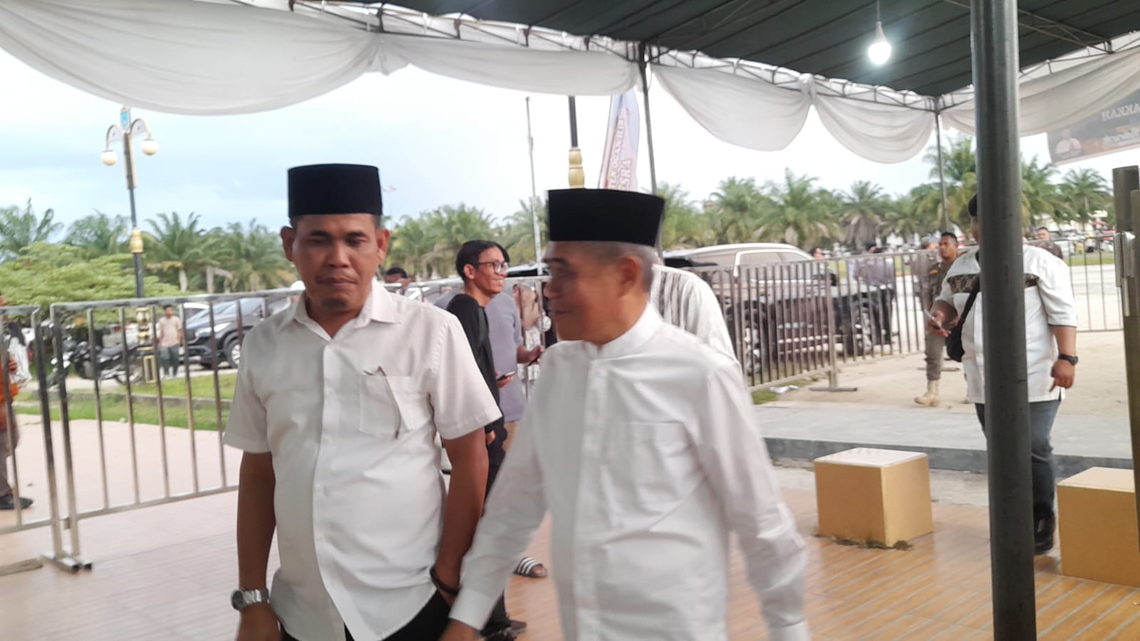 Wabup Ardani Sambut Kedatangan Jamaah Haji Ogan Ilir Kloter ke-14 dari Tanah Suci Wabup Ardani Sambut Kedatangan Jamaah Haji Ogan Ilir Kloter ke-14 dari Tanah Suci