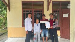 Patroli Humanis Sat Samapta Polres Ogan Ilir Bantu Lansia Pikun Kembali ke Keluarga
