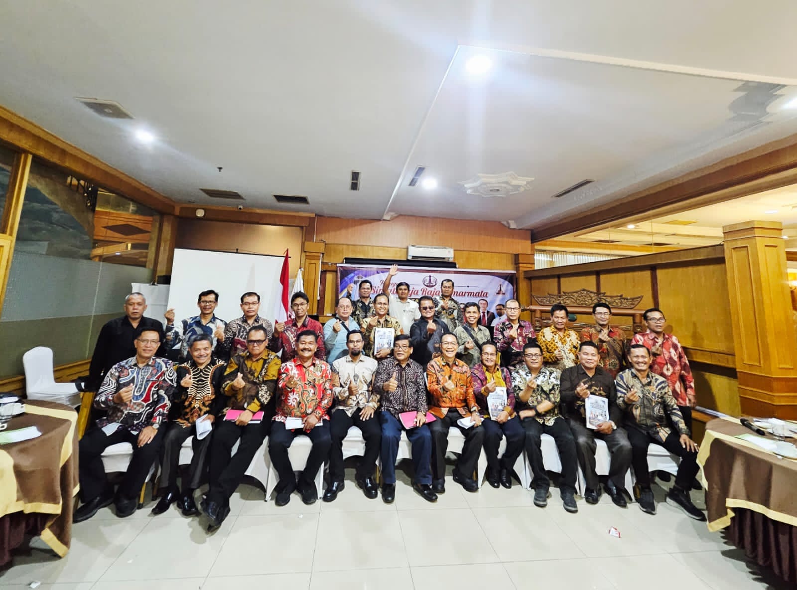 PUNGUAN SIMARMATA & BORUNA DPW KOTA MEDAN SUMBANG 50 JUTA UNTUK REVITALISASI TUGU SIMARMATA DI DESA SIMARMATA- SAMOSIR