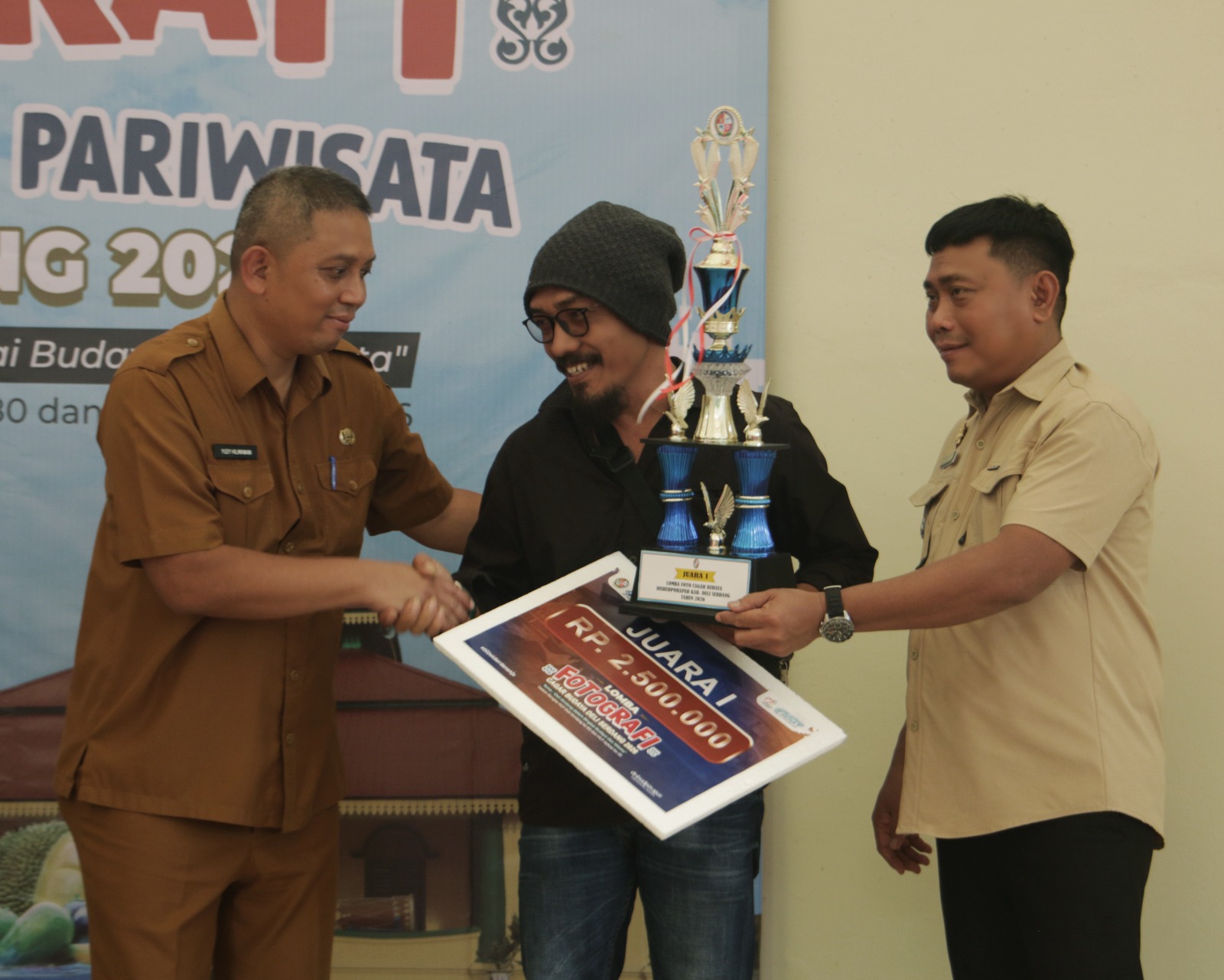 Suyono Raih Juara 1 Fotografi Cagar Budaya HUT APKASI Kabupaten Deli Serdang Suyono Raih Juara 1 Fotografi Cagar Budaya HUT APKASI Kabupaten Deli Serdang