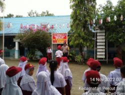 Aiptu Rizal Darmawan. SSos Pimpin Upacara Bendera Di SD Neg 101871 Batang Kuis