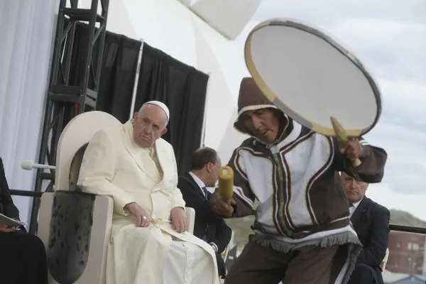 “Pilih Terang daripada Gelap,” Kata Paus Fransiskus kepada Kaum Muda pada Hari Terakhir di Kanada