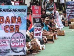 Aksi Mengemis Massal di DPR Tuntut Konflik Tambang Diselesaikan