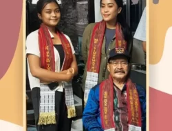 SIMARMATA WENDEILYNA ULOS DUKUNG STOLA ULOS UNTUK SOUVENIR DARI SAMOSIR SEBAGAI DAERAH SUPER PRIORITAS PARIWISATA