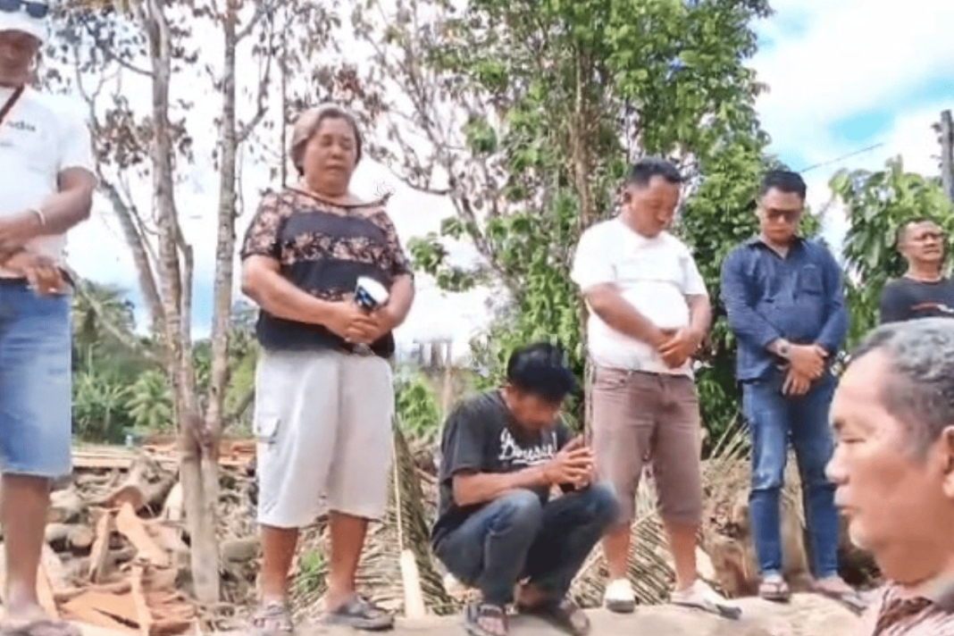 Doa di Atas Kayu Besar Banjir Bandang Sarulla, Warga: Lasdo Rohanami Ale Marukkil Hami Doa di Atas Kayu Besar Banjir Bandang Sarulla, Warga: Lasdo Rohanami Ale Marukkil Hami