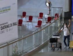 Pemerintah Hapus Syarat Tes PCR dan Antigen untuk Perjalanan Domestik