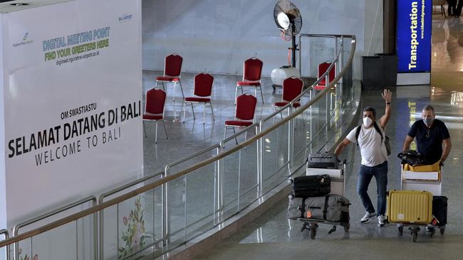 Pemerintah Hapus Syarat Tes PCR dan Antigen untuk Perjalanan Domestik