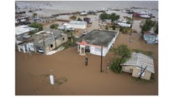 Badai Fiona Menurunkan lebih Banyak Hujan di Puerto Rico; Pasukan Menyelamatkan Ratusan