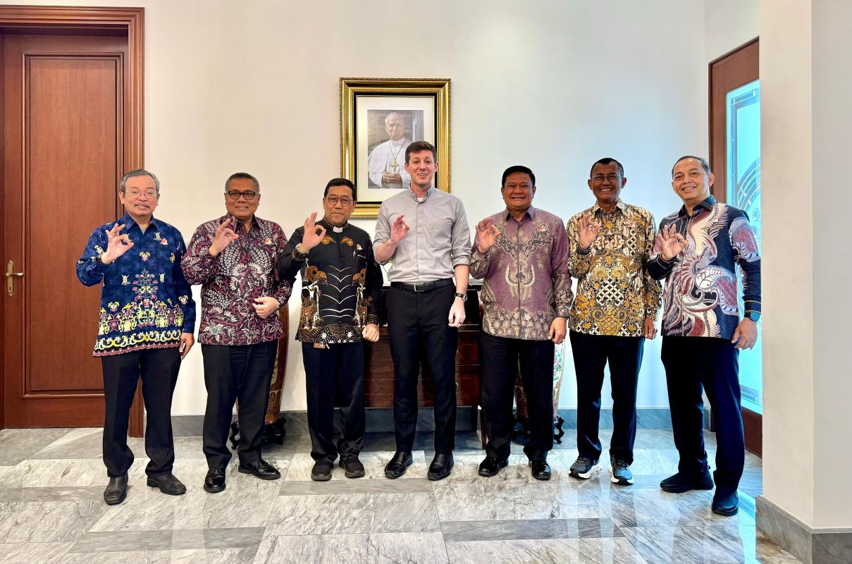 Romo Yos Bintoro Pimpin Delegasi OCI Audiensi ke Kedubes Vatikan Jakarta Romo Yos Bintoro Pimpin Delegasi OCI Audiensi ke Kedubes Vatikan Jakarta