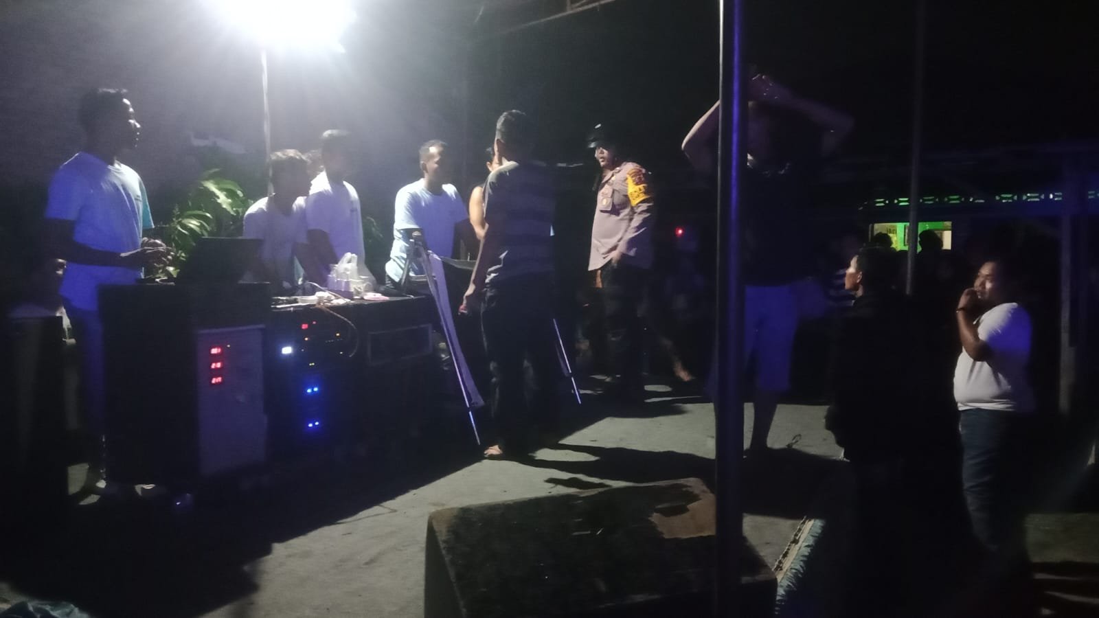 Polsek Tanjung Morawa Bubarkan Acara Hiburan Yang Mengganggu Kamtibmas Polsek Tanjung Morawa Bubarkan Acara Hiburan Yang Mengganggu Kamtibmas
