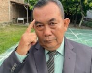 Medan, MPOL -Kordinator Wilayah (Korwil) Pusat Monitoring Politik dan Hukum Indonesia (PMPHI) Sumatera Utara (Sumut), Drs Gandi Parapat menilai pengaduan Abraham Samad dkk ke KPK tidak ada gunannya.