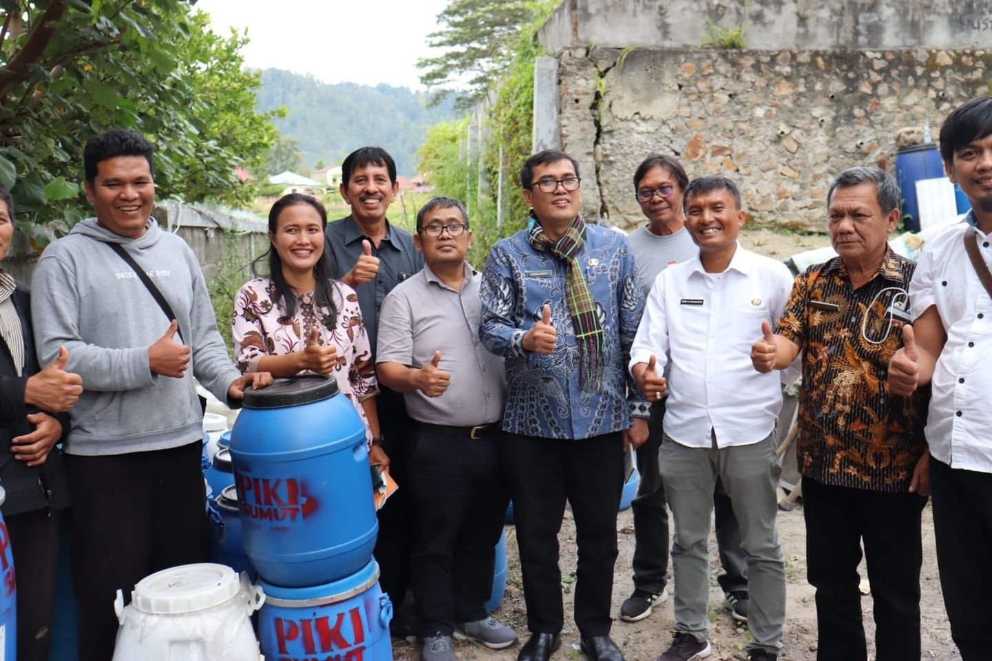 PIKI Sumut dan Wakil Bupati Toba Diskusi Pemanfaaatan Red Devil Menjadi Asam Amino dan Pakan Ikan PIKI Sumut dan Wakil Bupati Toba Diskusi Pemanfaaatan Red Devil Menjadi Asam Amino dan Pakan Ikan