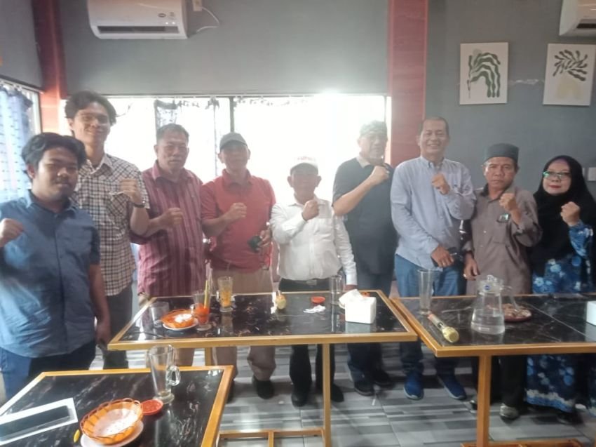 Lagu Indonesia Raya dan Hening Cipta Sebelum Dialog 'TNTN-PT TPL- Eks HGU' Oleh PMPHI Sumut Lagu Indonesia Raya dan Hening Cipta Sebelum Dialog 'TNTN-PT TPL- Eks HGU' Oleh PMPHI Sumut