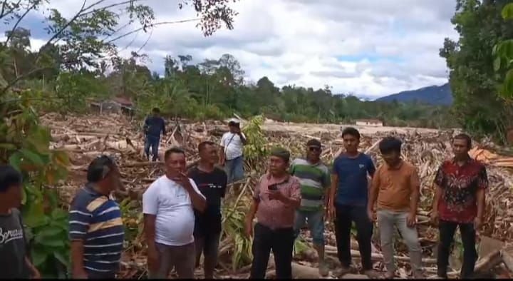 Gandi Sebut Banjir Bandang di Sarullah Karena Penebangan Pohon yang Sembarangan Gandi Sebut Banjir Bandang di Sarullah Karena Penebangan Pohon yang Sembarangan