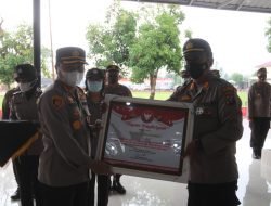 Kapolresta Deli Serdang Anugerahkan Reward Kepada 31 Personil Polresta Deli Serdang Yang Berprestasi