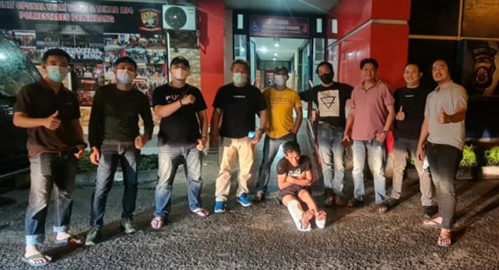 Saat Tertidur Pulas Handphone Raip di Gasak Maling.