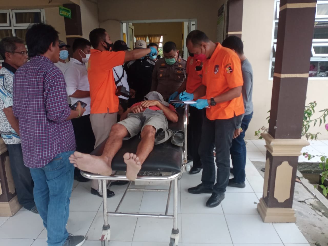 Diduga Bawa Ganja Mayat Pria Ditemukan Tewas Dalam Angkot