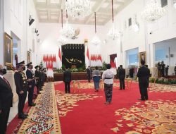 Presiden Anugerahkan Gelar Pahlawan Nasional kepada Empat Tokoh dan Tanda Kehormatan kepada Para Nakes yang Gugur
