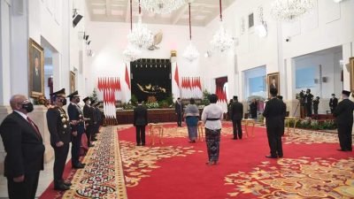 Presiden Anugerahkan Gelar Pahlawan Nasional kepada Empat Tokoh dan Tanda Kehormatan kepada Para Nakes yang Gugur